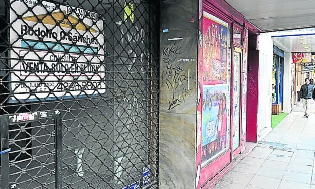 LOMAS A LA  CABEZA EN EL CIERRE DE COMERCIOS