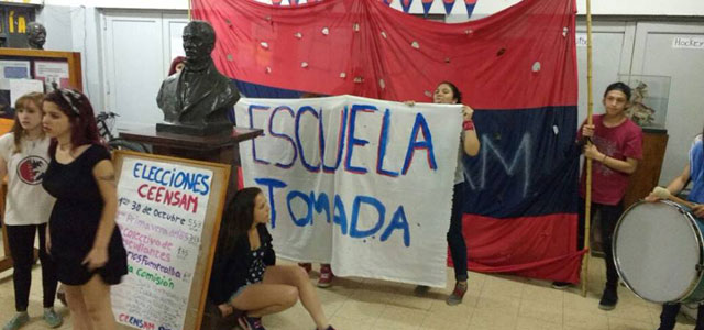 escuela-tomada