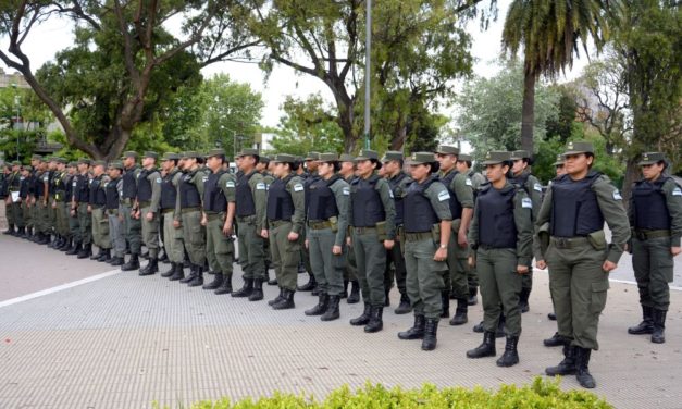 LLEGAN LOS GENDARMES A ECHEVERRIA