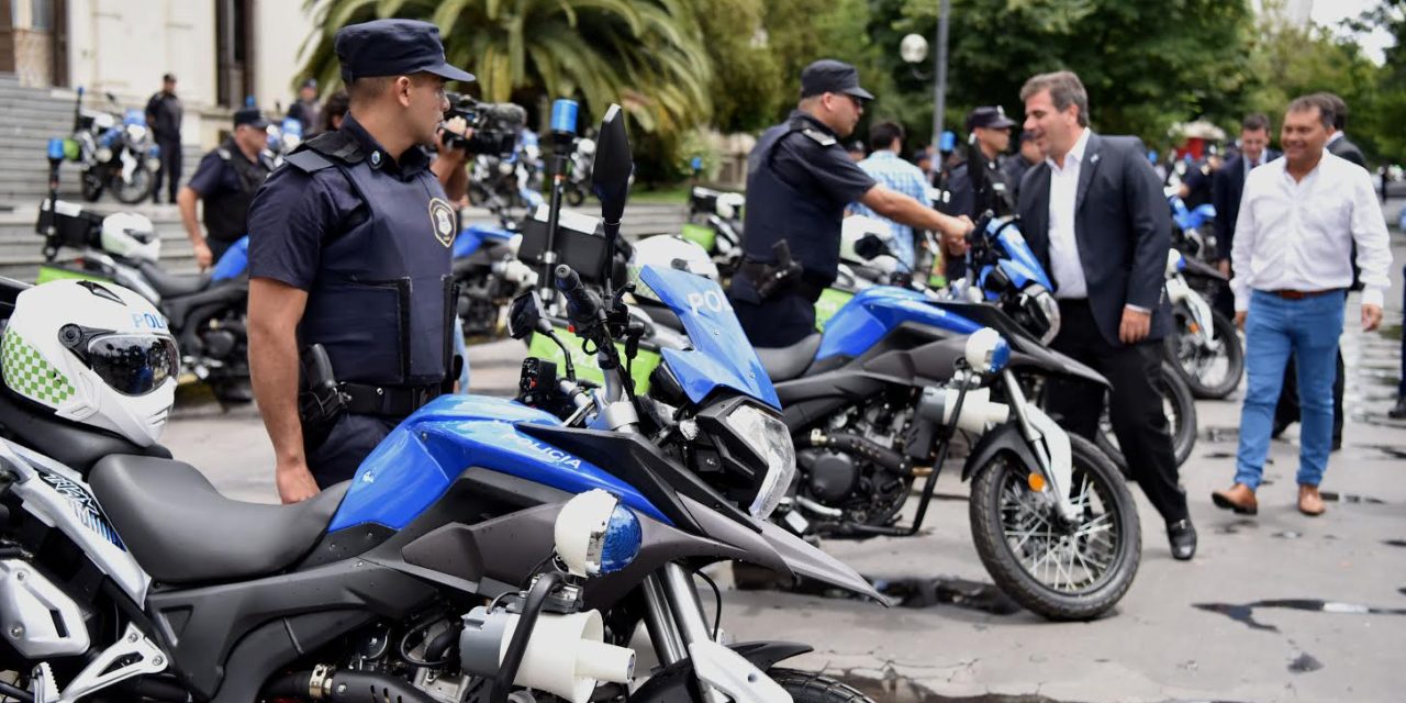 ECHEVERRIA Y BROWN RECIBIERON NUEVAS MOTOS POLICIALES