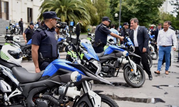 ECHEVERRIA Y BROWN RECIBIERON NUEVAS MOTOS POLICIALES
