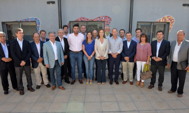VIDAL EN LA REGION, ENTREGO SUBSIDIOS EN LOMAS Y RECORRIO UN CENTRO COMUNITARIO EN DON ORIONE