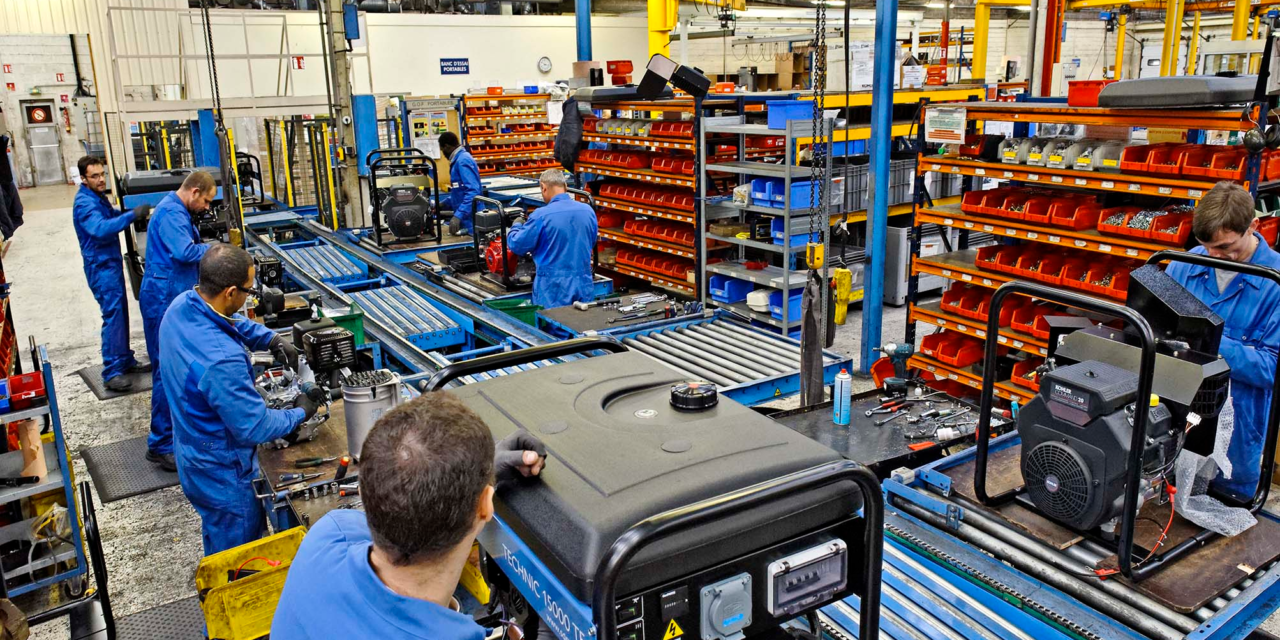 PRESIDENTE PERON INCENTIVALA INSTALACION DE INDUSTRIAS