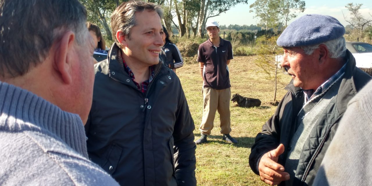 GRAY VISITO A PRODUCTORES LOCALES