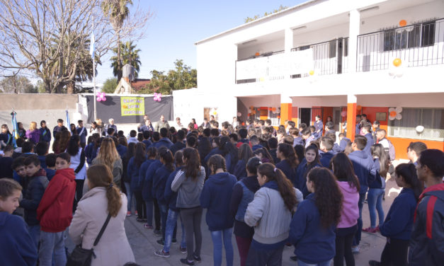 GRAY INAUGURO AULAS EN LA SECUNDARIA 13 DE 9 DE ABRIL