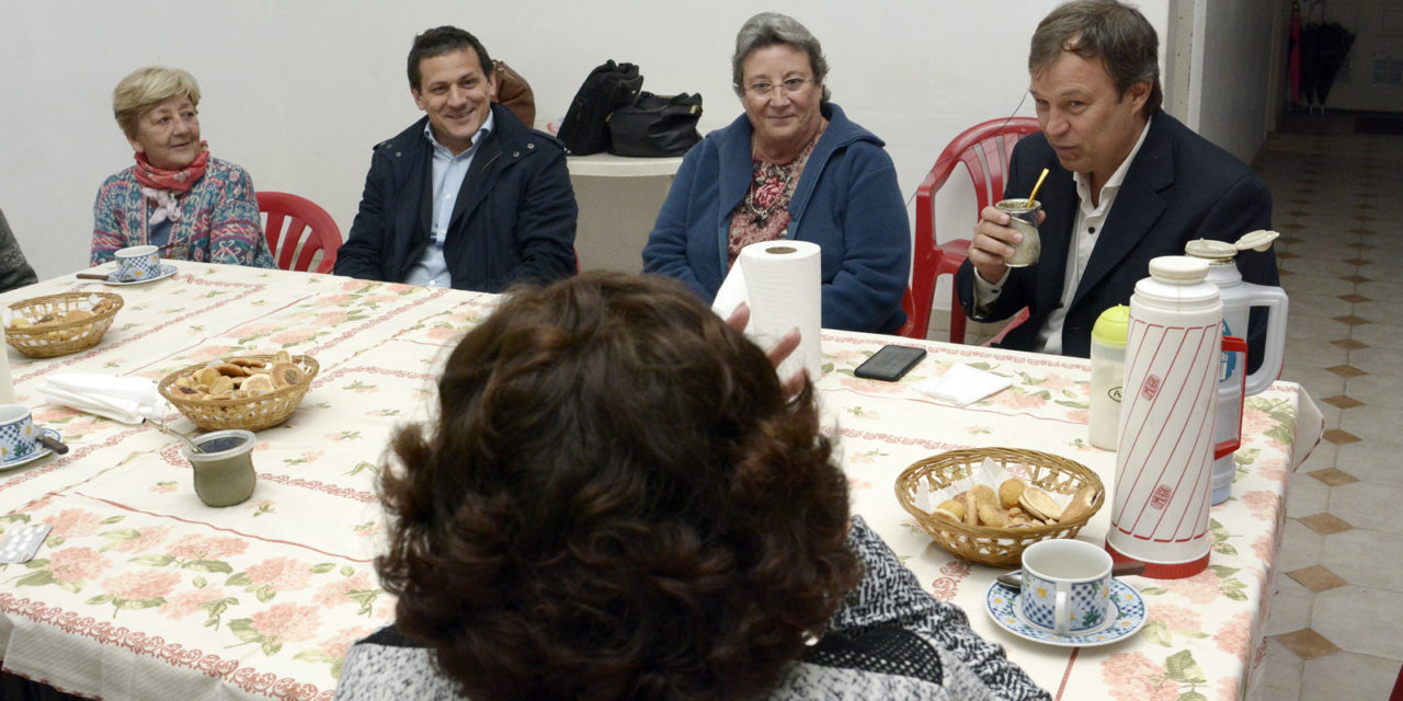 CASCALLARES VISITO UN CENTRO DE JUBILADOS