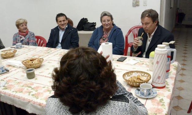 CASCALLARES VISITO UN CENTRO DE JUBILADOS