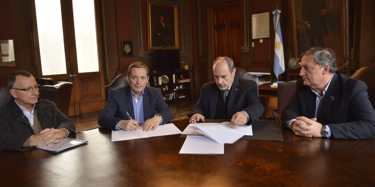 ECHEVERRIA, FIRMAN CONVENIO PARA PREVENIR INUNDACIONES