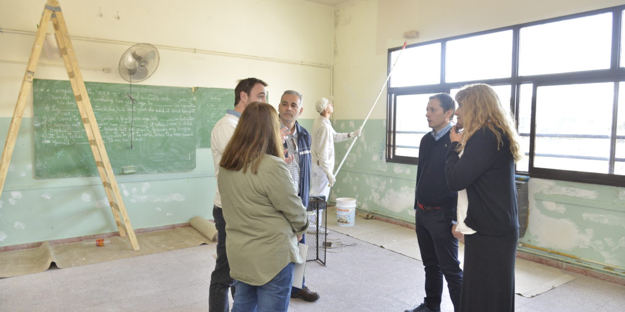 GRAY SIGUE RECORRIENDO ESCUELAS DEL DISTRITO