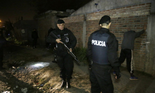 MEGAOPERATIVO POLICIAL EN BROWN