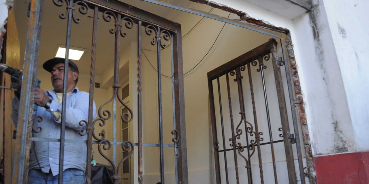 ECHEVERRIA. PUESTA EN VALOR DEL PORTON DE LA CASA DE LA CULTURA