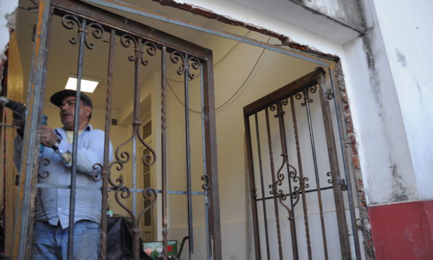 ECHEVERRIA. PUESTA EN VALOR DEL PORTON DE LA CASA DE LA CULTURA