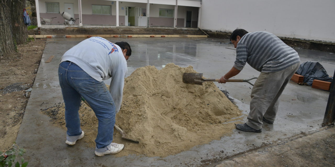 ECHEVERRIA, CONTINUAN LAS REFACCIONES A ESCUELAS