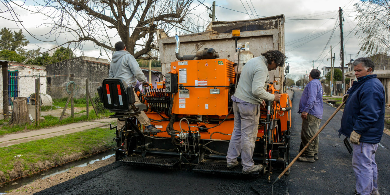 PTE. PERON, AVANZA EL PAVIMENTO EN LA YAYA