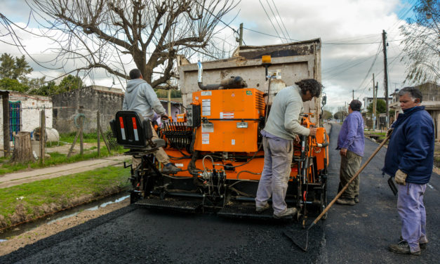 PTE. PERON, AVANZA EL PAVIMENTO EN LA YAYA