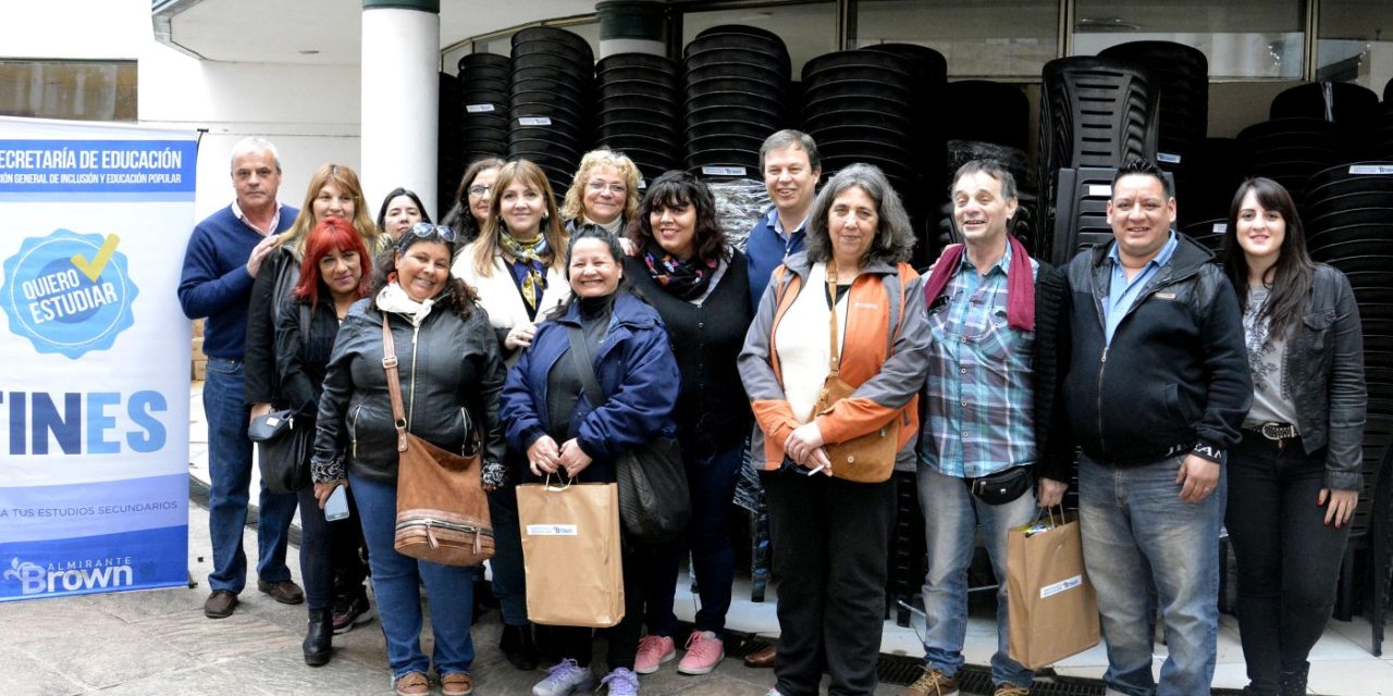 CASCALLARES ENTREGO EQUIPAMIENTO PARA EL PLAN FINES