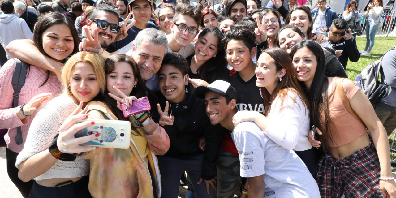 ESTUDIANTES DE AVELLANEDA CONMEMORARON LA NOCHE DE LOS LAPICES