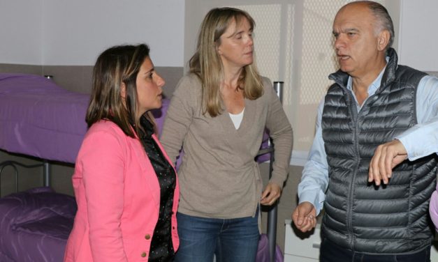 GRINDETTI Y GLADYS GONZALEZ VISITARON UN HOGAR DE VICTIMAS DE VIOLENCIA DE GENERO