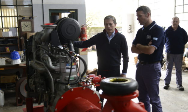 GRAY CONTINUA RECORRIENDO LAS FABRICAS DEL DISTRITO