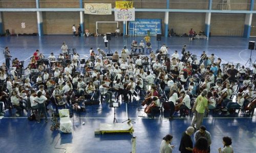 ORQUETAZO DE ESTUDIANTES DE MUSICA EN ALMIRANTE BROWN