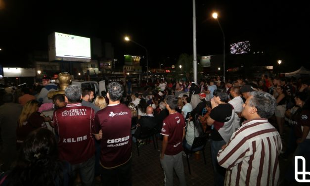 MAS DE 3 MIL HINCHAS SIGUIERON LA PRIMERA FINAL DE LA COPA LIBERTADORES EN PANTALLAS GIGANTES