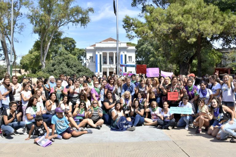 BROWN INAUGURA UN CENTRO PARA MUJERES EN SITUACION DE VIOLENCIA