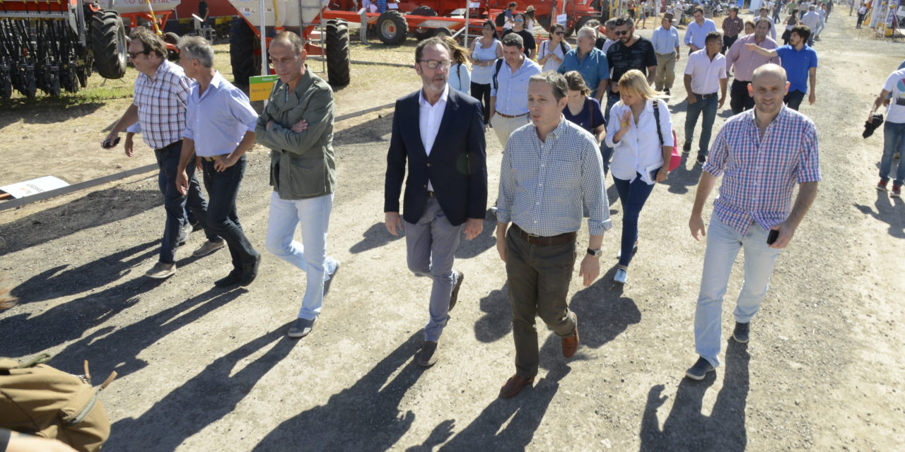 FERNANDO GRAY RECORRIÓ EXPOAGRO CON INTENDENTES DE LA PROVINCIA