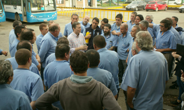 GRAY SE REUNIO CON LOS CHOFERES DE LA LINEA 165