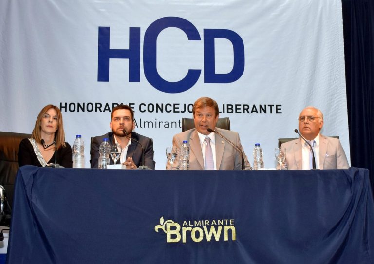 «MAS ASFALTO, CLOACAS Y AGUA POTABLE» ANUNCIO CASCALLARES EN LA APERTURA DE SESIONES DEL HCD
