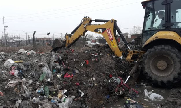 LOMAS, ACUMAR Y CEAMSE ERRADICAN BASURAL DEL BARRIO BRERO