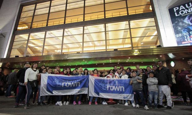 CHICOS Y ABUELOS BROWIANOS DISFRUTARON DEL SHOW DE AXEL EN EL GRAN REX