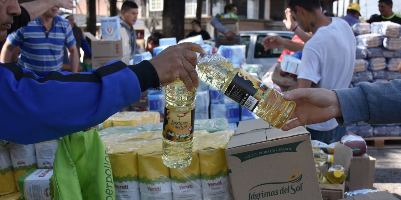 EL MUNICIPIO DE ECHEVERRIA ENTREGA ALIMENTOS A EX TRABAJADORES DE CRESTA ROJA