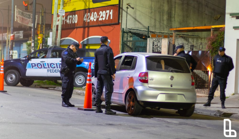 POLICÍA FEDERAL ARGENTINA INTENSIFICÓ CONTROLES VEHICULARES Y POBLACIONALES EN AVELLANEDA Y LANÚS