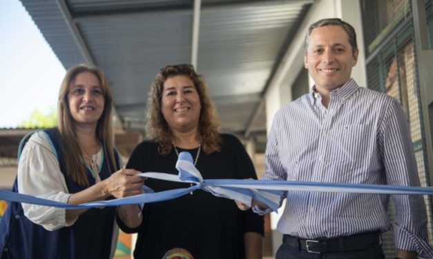 GRAY INAUGURO AULAS EN  9 DE ABRIL