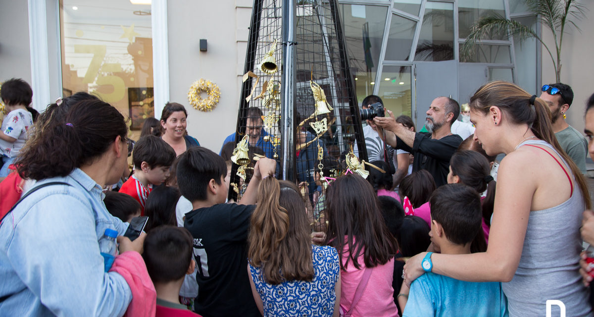EL  ÁRBOL DE LOS DESEOS EN LANUS OESTE