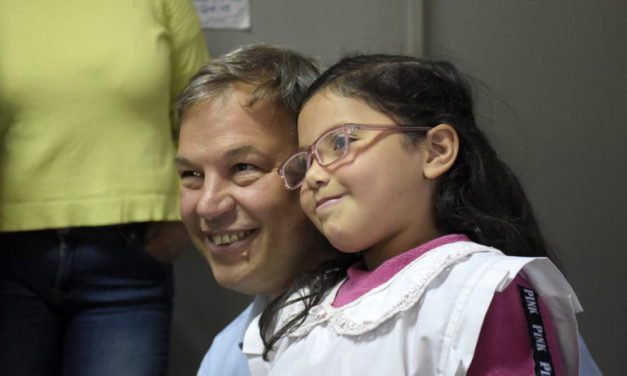 MAS DE 4 MIL  ALUMNOS  YA TIENEN SUS ANTEOJOS EN ALTE BROWN