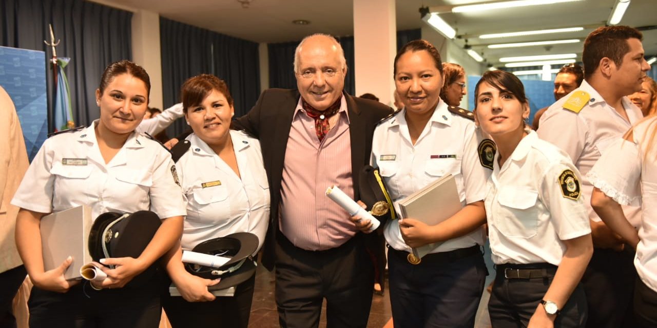 REGUEIRO RECONOCIO A POLICIAS DESTACADOS EN SERVICIO