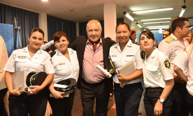 REGUEIRO RECONOCIO A POLICIAS DESTACADOS EN SERVICIO