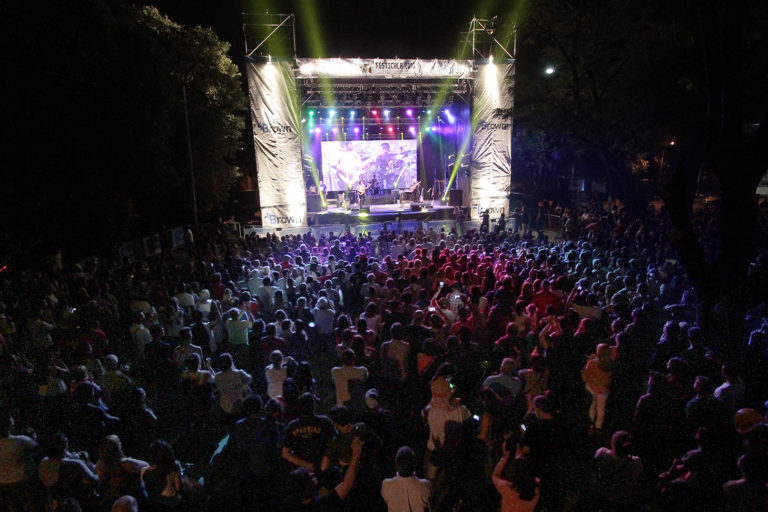 VERANO EN BROWN, ARRANCAN LOS FESTIVALES AL AIRE LIBRE