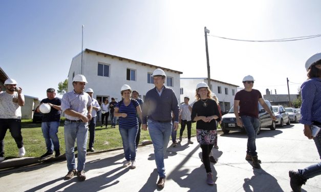CASCALLARES RECORRIÓ LA CONSTRUCCIÓN DE 573 VIVIENDAS EN “BARRIO LINDO” Y OBRAS EN MALVINAS ARGENTINAS