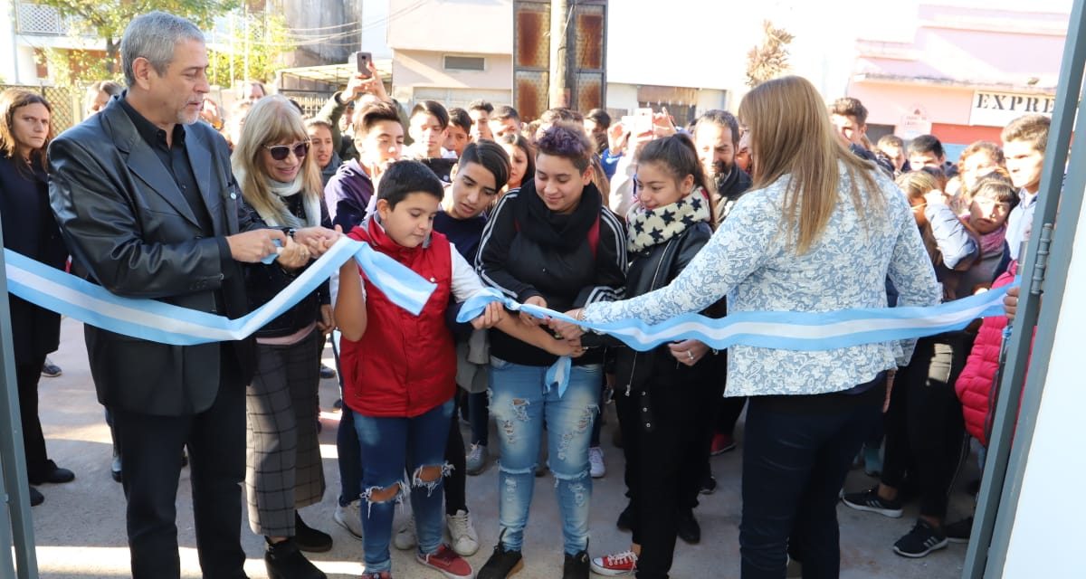 FERRARESI CONTINUA INAUGURANDO OBRAS EN ESCUELAS