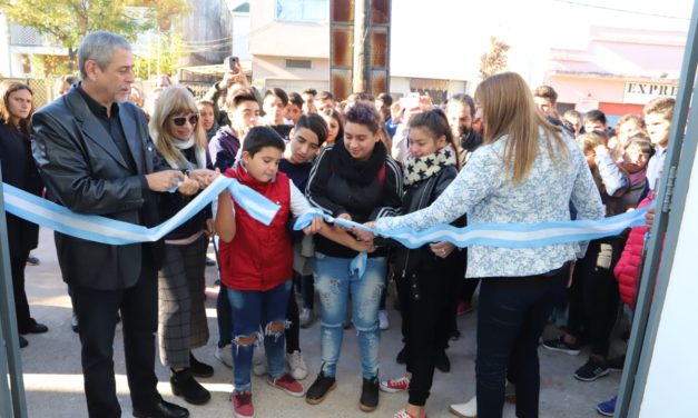FERRARESI CONTINUA INAUGURANDO OBRAS EN ESCUELAS