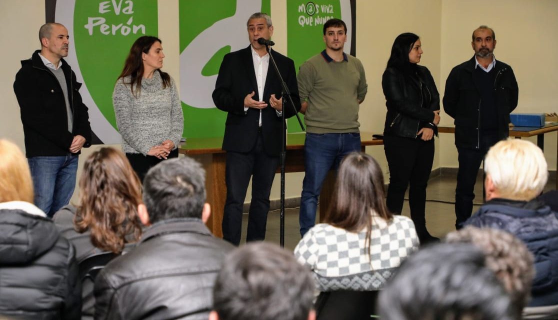 FERRARESI ENTREGO HABILITACIONES A COMERCIOS LOCALES