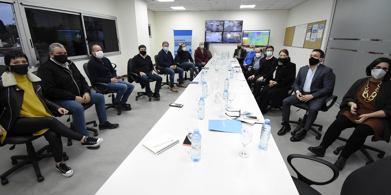 ENCUENTRO DEL MINISTRO ARROYO E INTENDENTES PARA AVANZAR CON POLÍTICAS SOCIALES