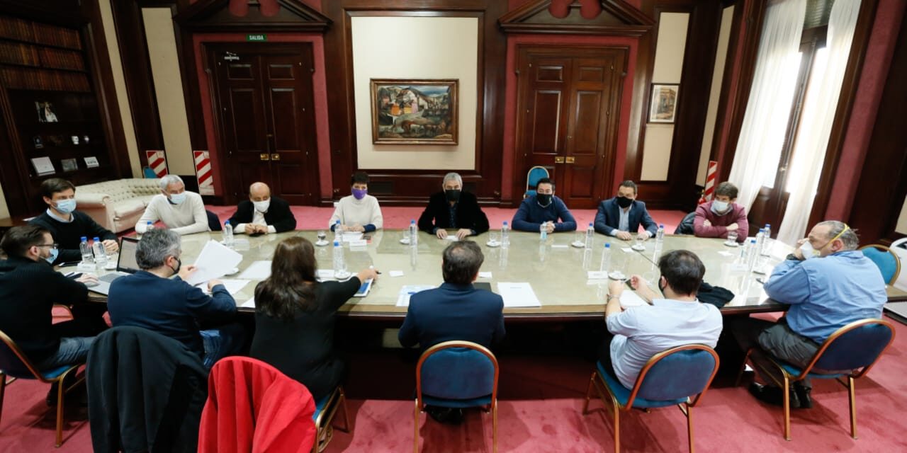 KICILLOF SE REUNIÓ CON INTENDENTES PARA ABORDAR LAS USURPACIONES ILEGALES DE TERRENOS