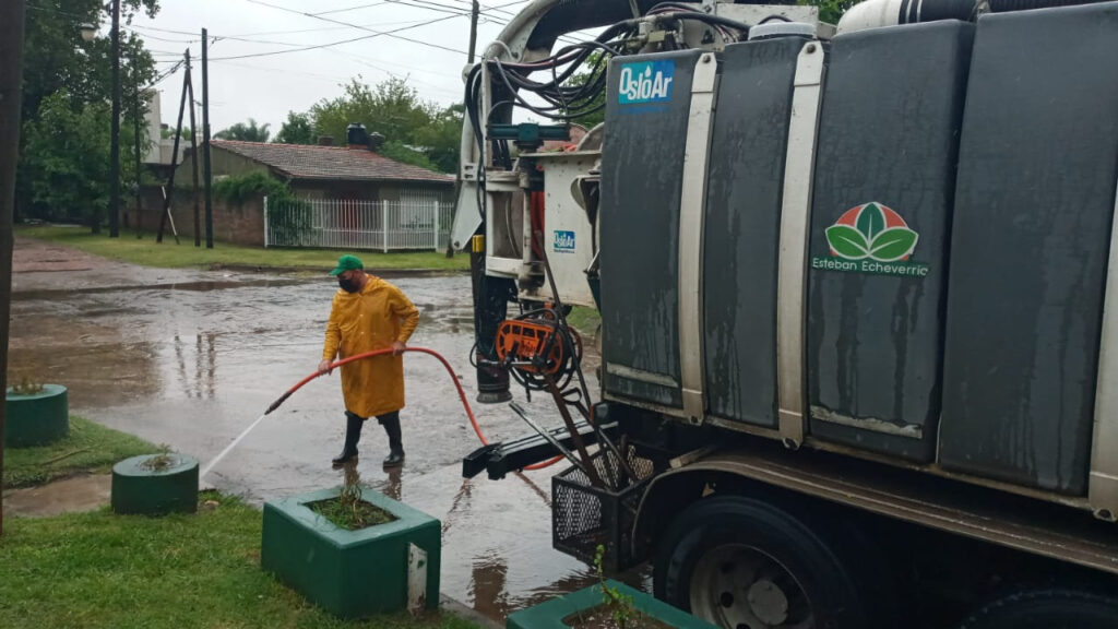 ESTEBAN ECHEVERRIA, EL MUNICIPIO ASISTE EN LAS ZONAS AFECTADAS POR LA TORMENTA