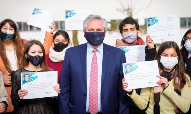 EL PRESIDENTE ANUNCIO LA AMPLIACION DE BECAS EN LA UNIVERSIDAD JAURECHE