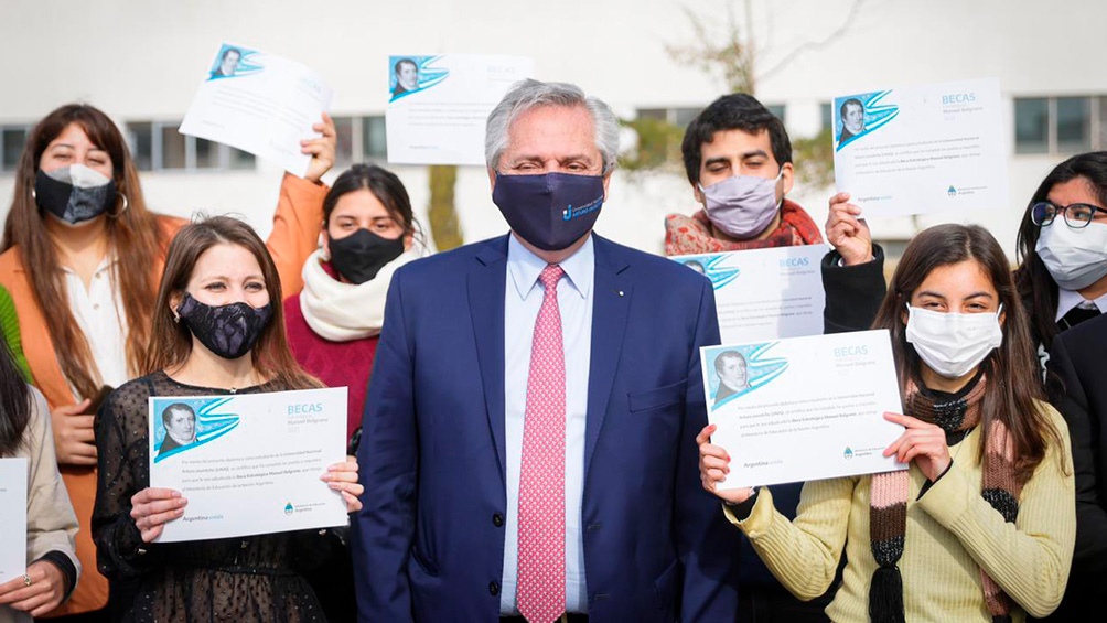 EL PRESIDENTE ANUNCIO LA AMPLIACION DE BECAS EN LA UNIVERSIDAD JAURECHE