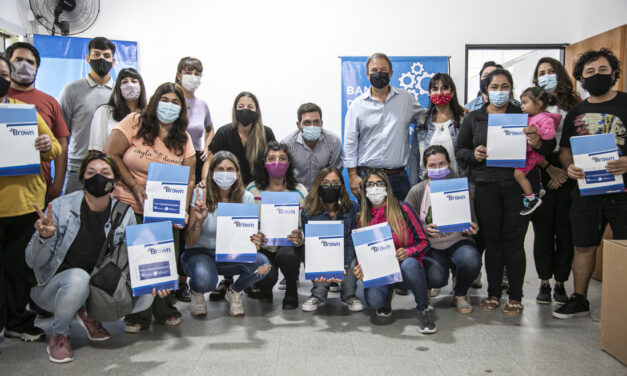 CASCALLARES Y FABIANI ENCABEZARON LA ENTREGA DE MAQUINARIAS Y HERRAMIENTAS A EMPRENDEDORES