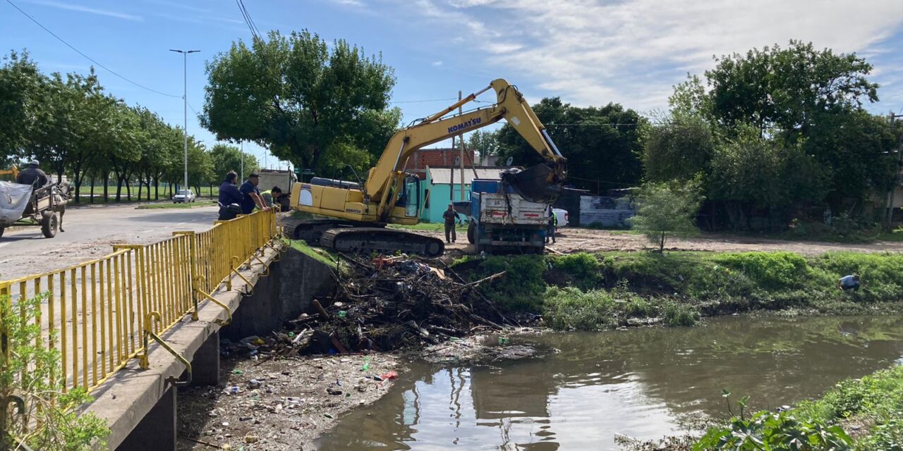 EL MUNICIPIO DE ESTEBAN ECHEVERRÍA Y ACUMAR TRABAJAN EN LA LIMPIEZA DE ARROYOS